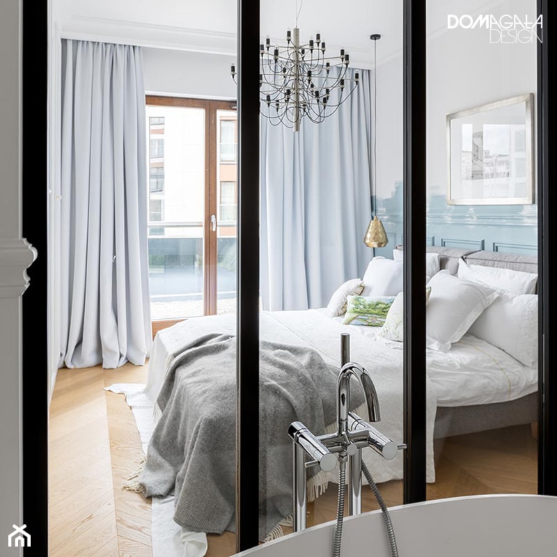 Miejski Styl - konkurs - Mała szara sypialnia z łazienką, styl nowoczesny - zdjęcie od DOMagała Design