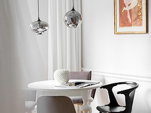 Miejski Styl - konkurs - Mała biała jadalnia, styl nowoczesny - zdjęcie od DOMagała Design