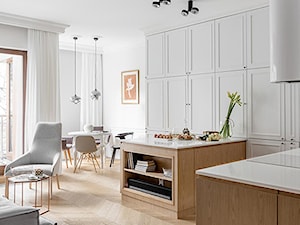 Miejski Styl - konkurs - Mały biały salon z kuchnią z jadalnią, styl nowoczesny - zdjęcie od DOMagała Design
