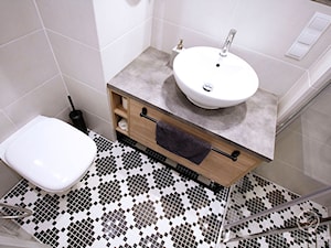 KONESER - Mała na poddaszu bez okna łazienka, styl industrialny - zdjęcie od Kołodziej & Szmyt Projektowanie Wnętrz