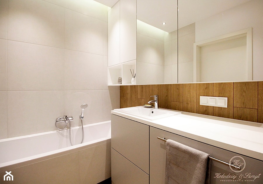 THREE COLOURS - Mała bez okna z punktowym oświetleniem łazienka, styl nowoczesny - zdjęcie od Kołodziej & Szmyt Projektowanie Wnętrz