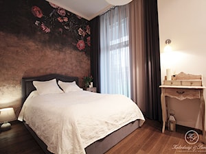 PARIS - Mała średnia biała brązowa sypialnia, styl prowansalski - zdjęcie od Kołodziej & Szmyt Projektowanie Wnętrz