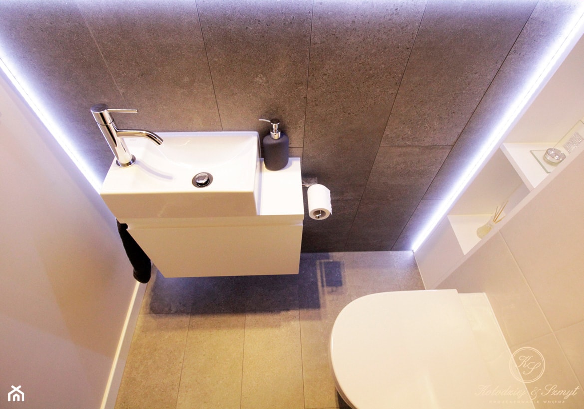 THREE COLOURS - Mała łazienka, styl nowoczesny - zdjęcie od Kołodziej & Szmyt Projektowanie Wnętrz - Homebook