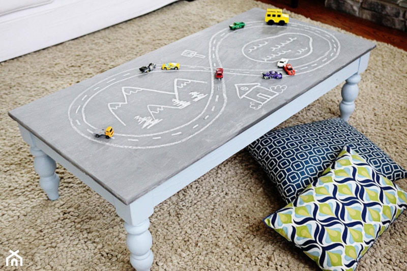 Tablicowy stoli dziecięcy DIY - zdjęcie od Marta Rokosz - Homebook