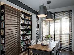 Gruntowny remont mieszkania na poddaszu - Średnia biała czarna jadalnia jako osobne pomieszczenie, styl nowoczesny - zdjęcie od ESSA Architektura