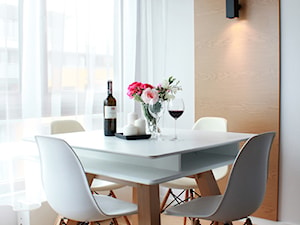 Mieszkanie ul. Nyska - Mała szara jadalnia jako osobne pomieszczenie, styl nowoczesny - zdjęcie od ESSA Architektura