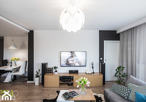 Mieszkanie 70mkw Wrocław - Średni biały czarny salon z jadalnią, styl nowoczesny - zdjęcie od ESSA Architektura
