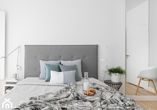 Projekt Mieszkania 132m2 | Mokotów - Średnia biała szara sypialnia, styl minimalistyczny - zdjęcie od Framuga studio