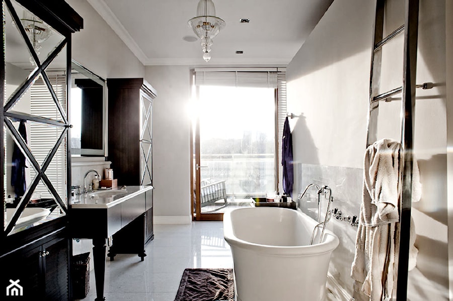 Patria - Średnia z punktowym oświetleniem łazienka z oknem, styl nowoczesny - zdjęcie od Casamila Architekci s.c.
