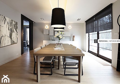 Duża biała szara jadalnia jako osobne pomieszczenie, styl minimalistyczny - zdjęcie od studio POTORSKA
