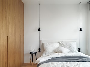 Apartament w Gdyni 90 m2 w Silver House - Mała biała sypialnia, styl skandynawski - zdjęcie od studio POTORSKA