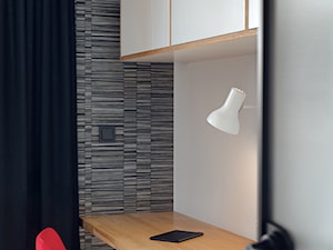Dwupoziomowy apartament w Gdańsku 120 m - Małe z zabudowanym biurkiem białe biuro, styl nowoczesny - zdjęcie od studio POTORSKA