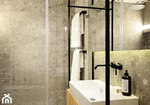 Sopocki apartament w stylu Retro, 50m2 - Mała łazienka, styl nowoczesny - zdjęcie od studio POTORSKA