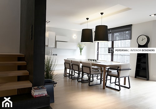 Yin i Yang - Średnia beżowa jadalnia jako osobne pomieszczenie, styl minimalistyczny - zdjęcie od studio POTORSKA