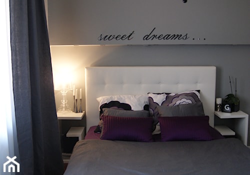 Gray is my way... - Mała szara sypialnia, styl glamour - zdjęcie od bubblechair