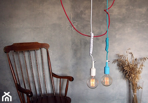 lampy wiszące kolorowe kable w tekstylnym oplocie z silikonowymi oprawkami - zdjęcie od IminDesign