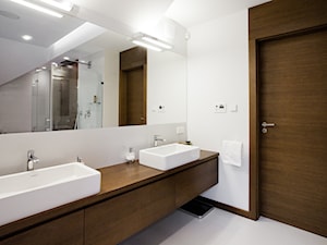 Dom w Krakowie - realizacja - Średnia z punktowym oświetleniem łazienka, styl nowoczesny - zdjęcie od ARCHISSIMA