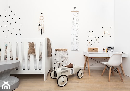 Pokoje dziecięce - aranżacja oraz stylizacja sesji dla sklepu Kalaluszek - Średni biały pokój dziecka dla dziecka dla chłopca dla dziewczynki, styl skandynawski - zdjęcie od ARCHISSIMA