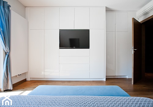 Dom w Krakowie - realizacja - Średnia biała sypialnia, styl nowoczesny - zdjęcie od ARCHISSIMA