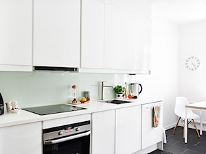 Mieszkanie w bieli - bez zbędnego przepychu - Kuchnia, styl nowoczesny - zdjęcie od Ploneres.pl