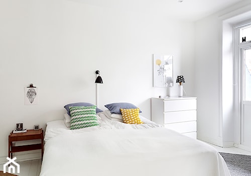 Mieszkanie w bieli - bez zbędnego przepychu - Sypialnia, styl minimalistyczny - zdjęcie od Ploneres.pl