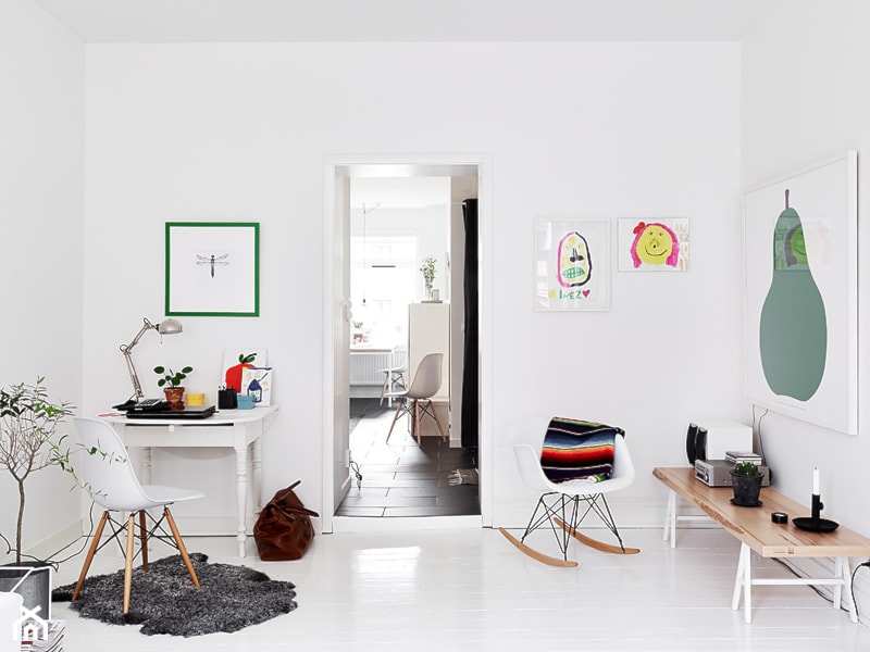 Mieszkanie w bieli - bez zbędnego przepychu - Salon, styl nowoczesny - zdjęcie od Ploneres.pl