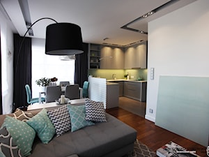 ŻOLIBORZ ARTYSTYCZNY mieszkanie 80m2 - Średni biały salon z kuchnią z jadalnią, styl nowoczesny - zdjęcie od WNĘTRZNOŚCI Projektowanie wnętrz Aneta Stokowska