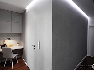ŻOLIBORZ ARTYSTYCZNY mieszkanie 80m2 - Średni szary hol / przedpokój, styl nowoczesny - zdjęcie od WNĘTRZNOŚCI Projektowanie wnętrz Aneta Stokowska