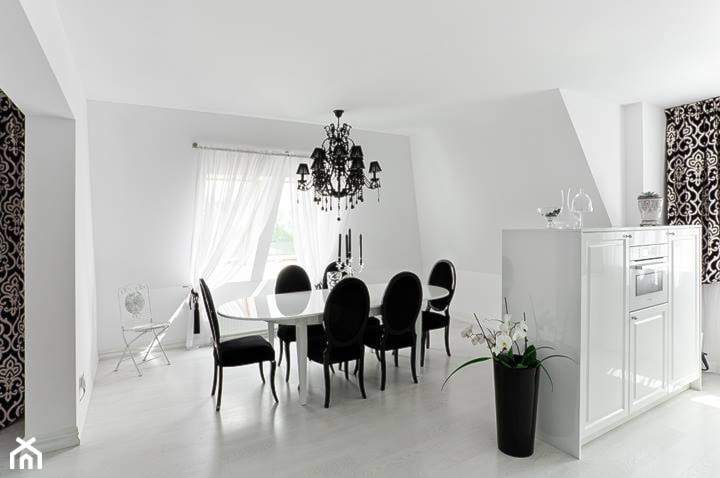 32 - Duża biała jadalnia jako osobne pomieszczenie, styl glamour - zdjęcie od MADA design - Homebook