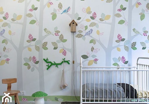 Dekoracje ścian dla dzieci - Średni biały pokój dziecka dla niemowlaka dla dziecka dla chłopca dla dziewczynki, styl nowoczesny - zdjęcie od RAMARAMA - Ściana & Dekoracje
