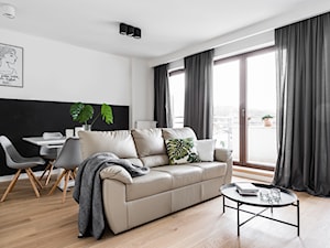 mieszkanie prywatne 60m2 - "Horyzonty Gdyni" - Średni biały czarny salon z jadalnią z tarasem / balkonem, styl nowoczesny - zdjęcie od studio 1111