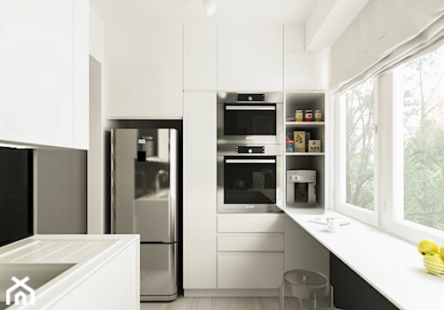 Metamorfoza kuchni Błonie - Średnia zamknięta biała z zabudowaną lodówką z podblatowym zlewozmywakiem kuchnia w kształcie litery u z oknem, styl glamour - zdjęcie od APkwadrat