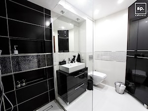 Łazienka B&W - Średnia bez okna łazienka, styl nowoczesny - zdjęcie od APkwadrat