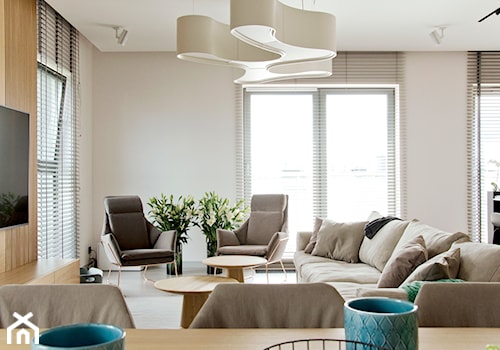 Apartament w pastelach - Średni beżowy salon z jadalnią, styl nowoczesny - zdjęcie od Interno