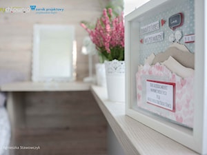REAL - MIESZKANIE PRZY LENARTOWICZA - Mała biała sypialnia, styl nowoczesny - zdjęcie od Studio Architektury Wnętrz "rychtownia"