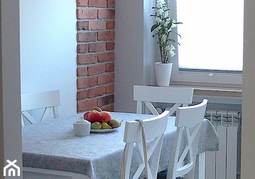 REAL - MIESZKANIE PRZY LENARTOWICZA - Średnia biała jadalnia jako osobne pomieszczenie, styl nowoczesny - zdjęcie od Studio Architektury Wnętrz "rychtownia"