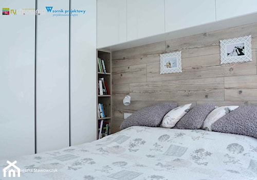 REAL - MIESZKANIE PRZY LENARTOWICZA - Mała biała sypialnia, styl nowoczesny - zdjęcie od Studio Architektury Wnętrz "rychtownia"