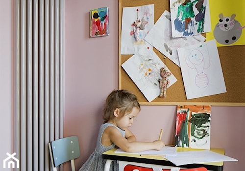 Ćwierkanie na ścianie - Mały różowy pokój dziecka dla dziecka dla chłopca dla dziewczynki - zdjęcie od Pracownia projektowa Poco Design