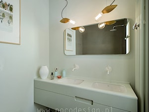 Ażur w pastelach - Bez okna z lustrem z dwoma umywalkami łazienka - zdjęcie od Pracownia projektowa Poco Design