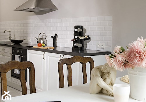 Pastelowy Wilanów - Średnia z salonem biała szara kuchnia jednorzędowa - zdjęcie od Pracownia projektowa Poco Design