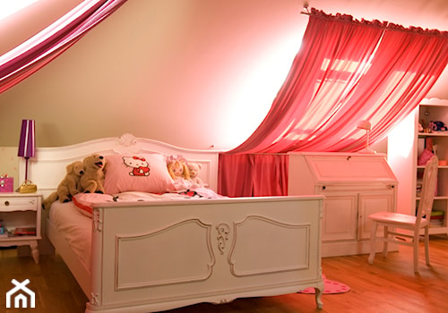 Dom tancerzy - Mały szary pokój dziecka dla dziecka dla nastolatka dla dziewczynki - zdjęcie od Pracownia projektowa Poco Design