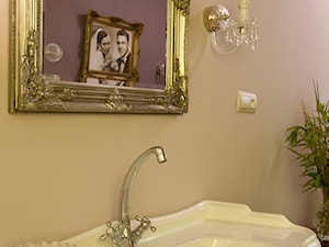 Dom tancerzy - Z lustrem łazienka - zdjęcie od Pracownia projektowa Poco Design