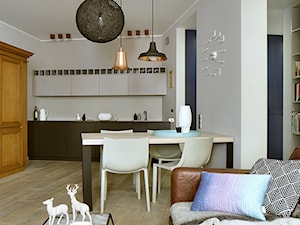Ażur w pastelach - Mały biały salon z kuchnią z jadalnią - zdjęcie od Pracownia projektowa Poco Design
