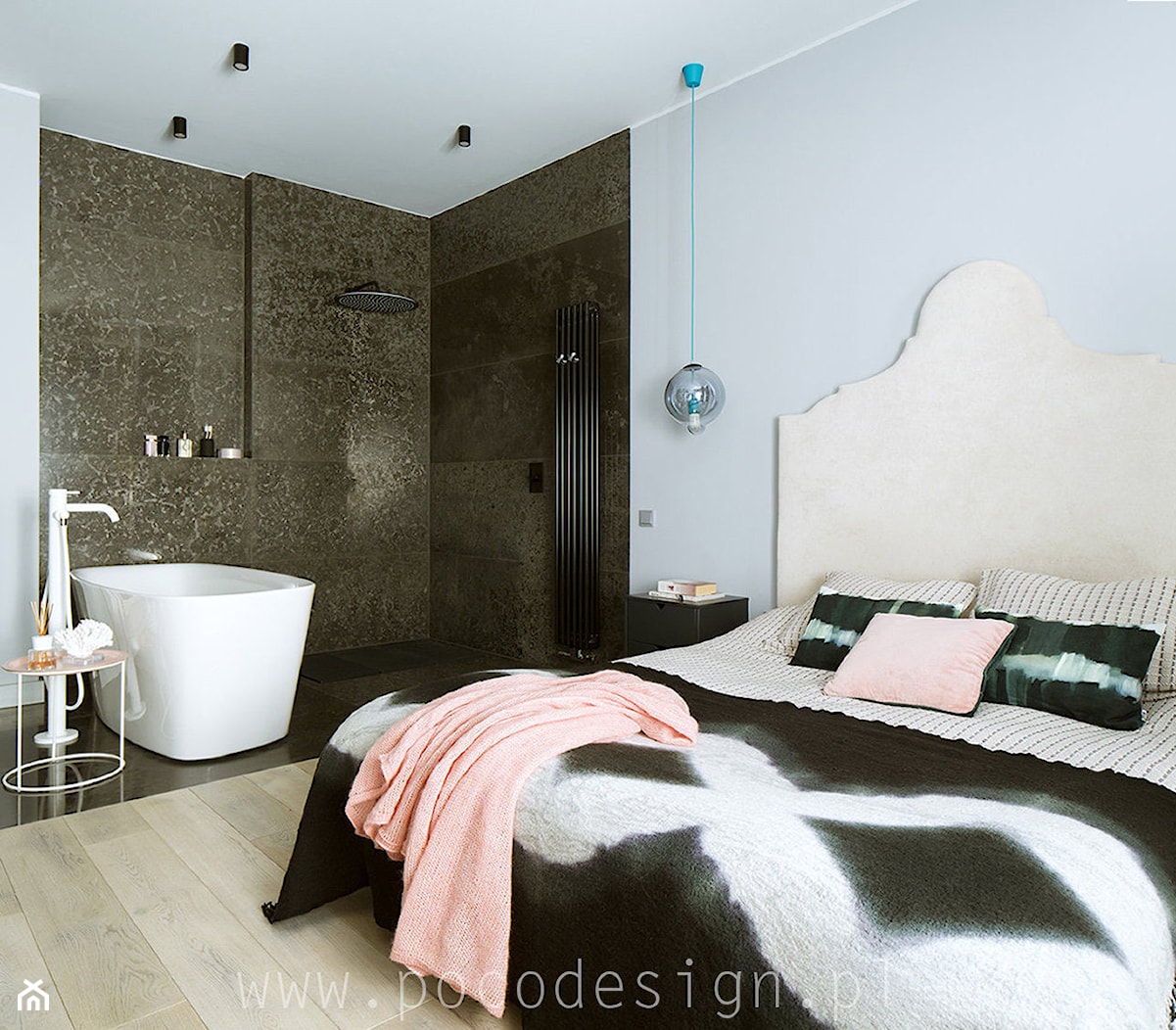 Ażur w pastelach - Średnia szara sypialnia z łazienką - zdjęcie od Pracownia projektowa Poco Design - Homebook