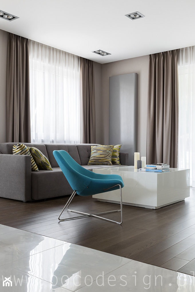 Kolorowy minimalizm - Mały szary salon - zdjęcie od Pracownia projektowa Poco Design