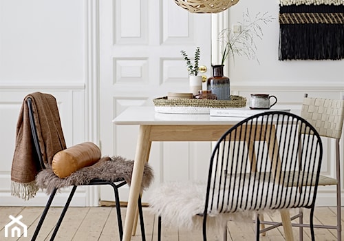 Mała biała jadalnia jako osobne pomieszczenie, styl skandynawski - zdjęcie od loftbar.pl
