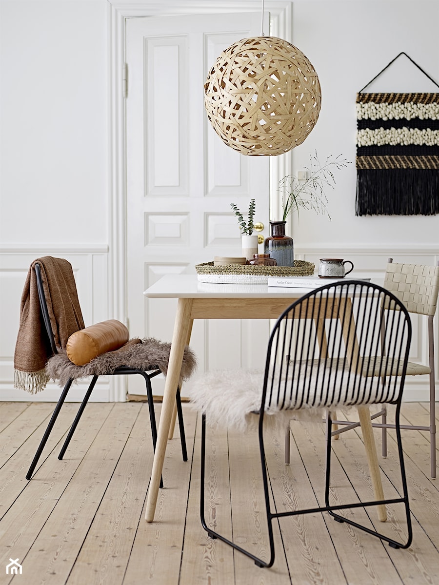 Mała biała jadalnia jako osobne pomieszczenie, styl skandynawski - zdjęcie od loftbar.pl