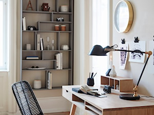 Średnie białe biuro, styl skandynawski - zdjęcie od loftbar.pl