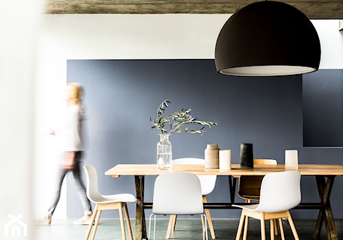 Niedostrzegane Przestrzenie - Średnia czarna jadalnia jako osobne pomieszczenie, styl skandynawski - zdjęcie od Dulux