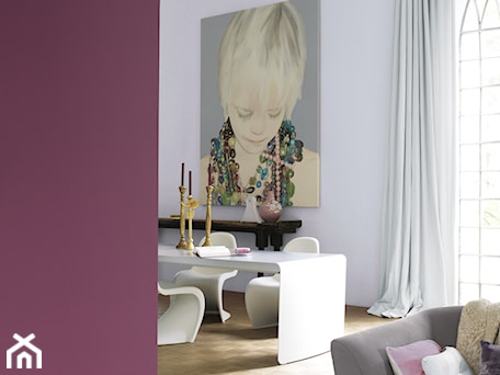 Aranżacje wnętrz - Salon: Pokoje dzienne - Średni biały fioletowy salon z jadalnią - Dulux. Przeglądaj, dodawaj i zapisuj najlepsze zdjęcia, pomysły i inspiracje designerskie. W bazie mamy już prawie milion fotografii!